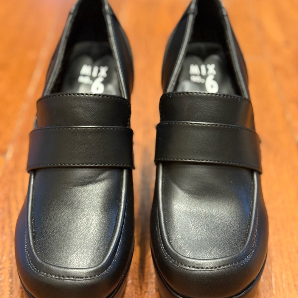 Mix No. 6 Women's Classic Black Shoes with Heel SIZE 6 - FITS LIKE A SIZE 7